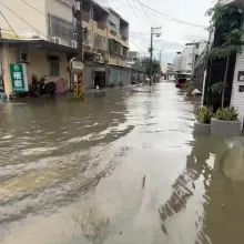 影/馬路變小河！台南仁德發布「二級淹水警戒」　水淹15公分
