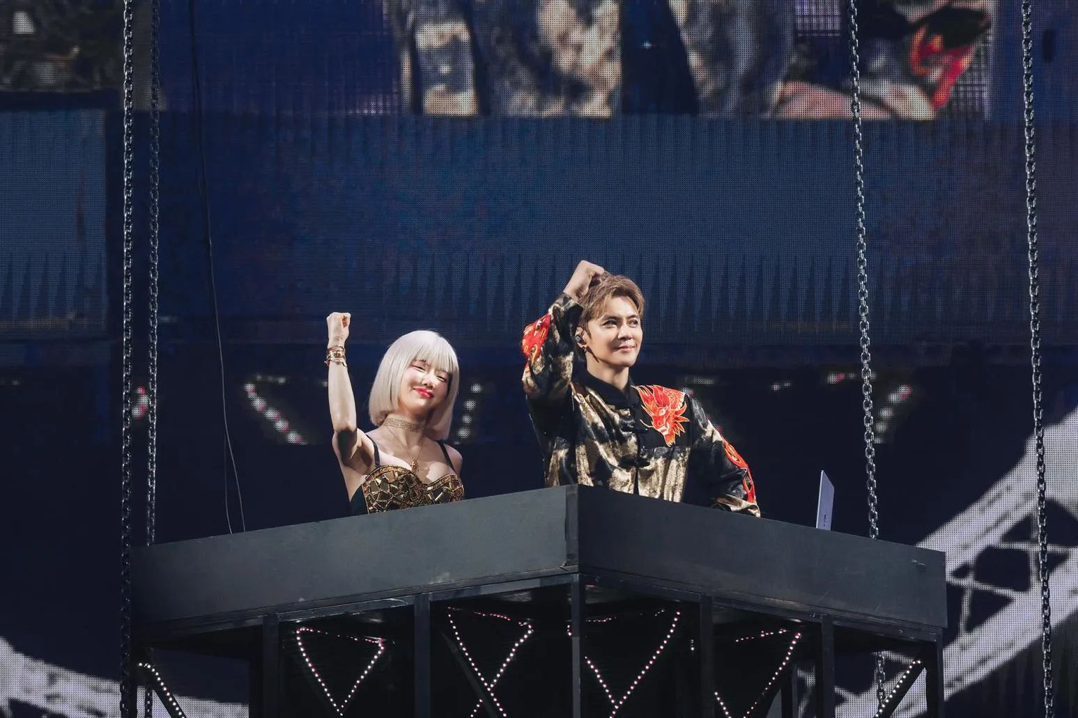 DJ SODA現身羅志祥演唱會!辣曬事業線「親密互動」嗨翻全場