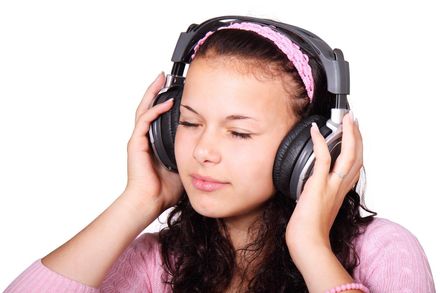 聽力損傷影響大腦功能？醫授＂5招＂預防聽損與保護耳朵！