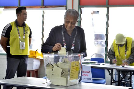 馬來西亞大選「懸峙國會」成定局　前首相馬哈地落馬