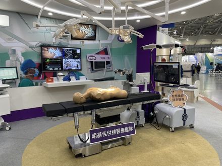 炳碩生醫秀高階手術室結合「手術導航機器人」打造智慧醫療新願景