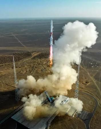 【影】全球首枚液氧甲烷運載火箭「朱雀二號」發射失敗　陸研發商：原因調查中
