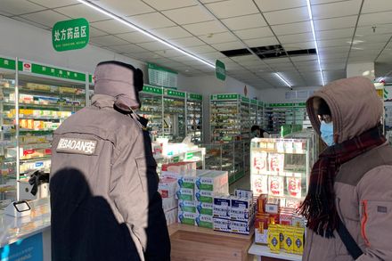 疫情增2死！各地掀搶藥潮　北京要求「大包裝退燒藥拆散銷售」