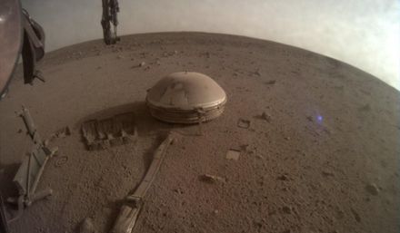 NASA火星探測器洞察號電力耗盡　傳回最後一張火星照向世人「道別」