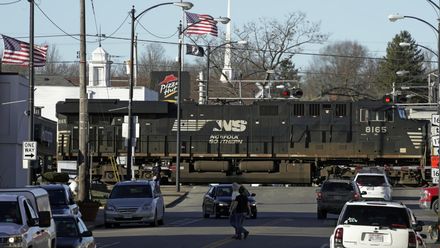 美版車諾比！俄亥俄州火車翻覆致有毒物質外洩　居民氣炸批媒體刻意淡化、政府無能