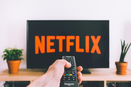Netflix全球降價60%台灣吃不到　股價跌5%創近2個月新低