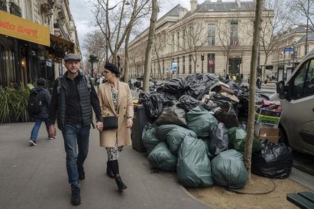 「花都」美名不再？法國罷工持續延燒...巴黎街頭5000噸垃圾飄「腐魚味」