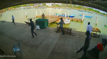 影/數十名蒙面人持槍掃槍！厄瓜多漁港爆大規模槍擊釀9死