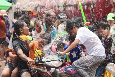 泰國潑水節後新冠確診人數大增　泰總理呼籲民眾施打疫苗加強針