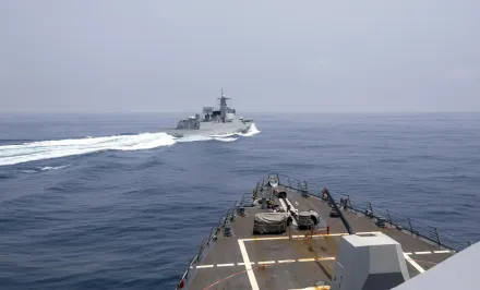 影/驚險「橫切」第一視角曝！美軍發佈過航台海影片　斥陸驅逐艦不專業攔截