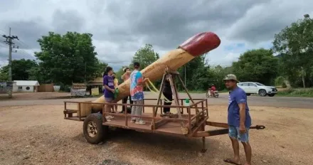 奇！泰國村民製作600公斤「巨型木雕」放路口祈雨　立即見效天降甘霖民眾樂壞