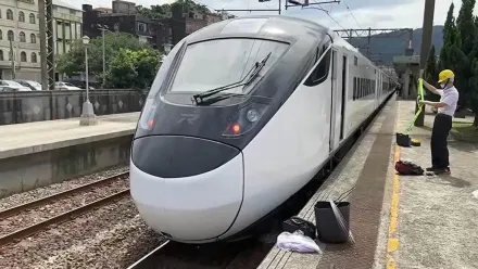 台鐵新自強號發車1小時就故障　列車延遲123分鐘影響上百旅客