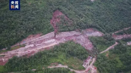 「半個山頭沒了」湖北村莊突發山崩　多人遭活埋已救出5人失聯9人