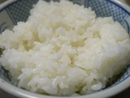 吃糙米、五穀米未必健康？醫揭「5類人」吃白飯更優