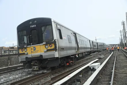 影/紐約長島鐵路列車出軌致13傷　鐵軌毀損通勤族受影響