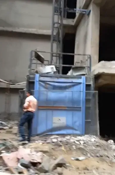 影/印度工地電梯14樓「自由落體」墜下　8名工人慘死