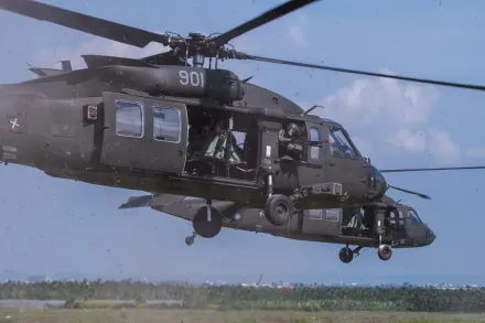 黑鷹直升機飛越總統府上空　為國慶活動勘查航線