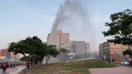 街頭水舞秀！台南安平「12m高噴泉」　水利局解釋：輸水管線壓力異常