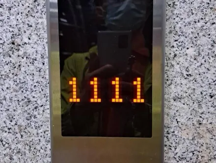 通往天國？搭電梯驚見「1111樓」！網笑翻：帶你到雙11購物天堂