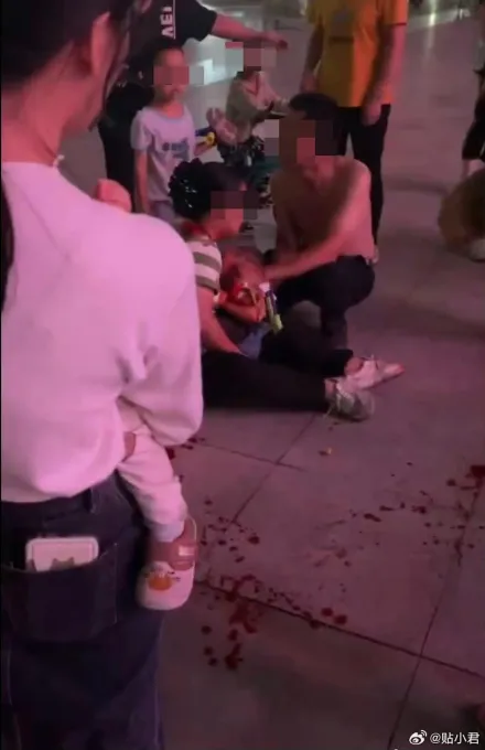 現場照片曝！深圳37歲男當街砍人　「母淌血抱嬰坐地嚎啕」致1死3傷