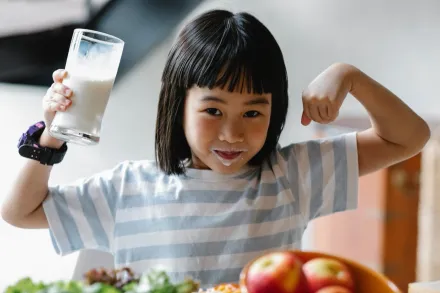 牛奶要喝「全脂還是低脂」？營養、熱量比一比　適合族群各不同！