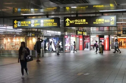 三鐵交會誰負責？台北車站驚見「一坨大便」沒人清！網酸：三鐵米田共構