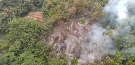 影/阿里山達邦村山林大火！又缺水　搶救一晚還在燒