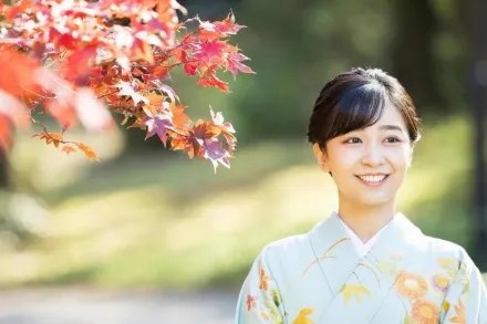 影/日本最美公主迎29歲　穿和服楓紅下甜笑迷倒粉絲
