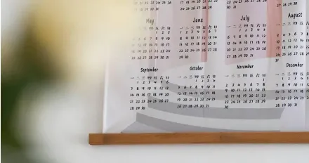 外送員闖空屋碰「泳裝女月曆」：好可愛　下秒竟出事