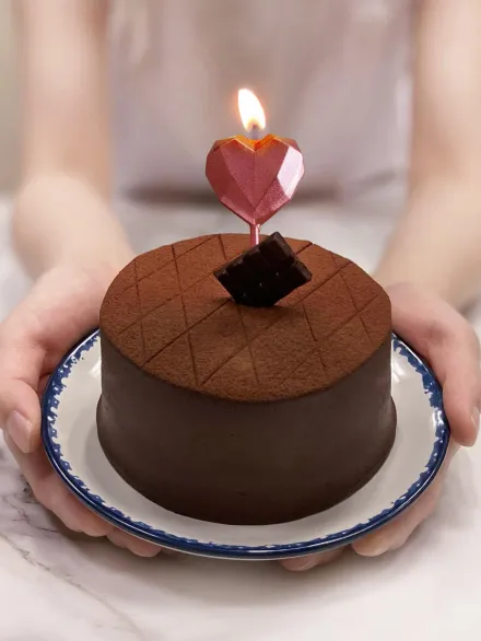 開工日情人節！超濃郁「頂級生巧克力蛋糕」送愛心蠟燭　告白達陣