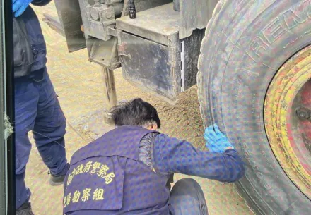 快訊/台南永康騎士「連人帶車」被輾過！頭部爆裂當場死亡