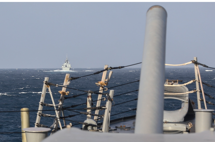 美加軍艦聯袂例行性通過台灣海峽　國防部回應了