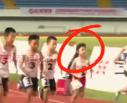 影/小小飛毛腿！幼稚園女童800米跑3分11秒　超越陸女大生滿分標準