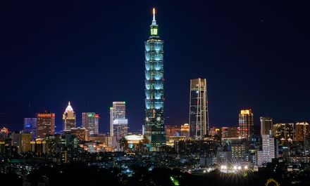 各國房市泡沫化、台灣仍穩如泰山　學者轟：央行「苟」到最高點