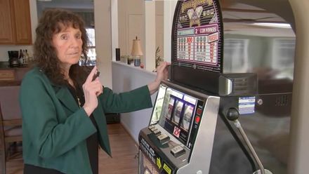 72歲幸運嬤拉霸爽贏4200萬　賭場堅持「機器故障」只給1萬元打發